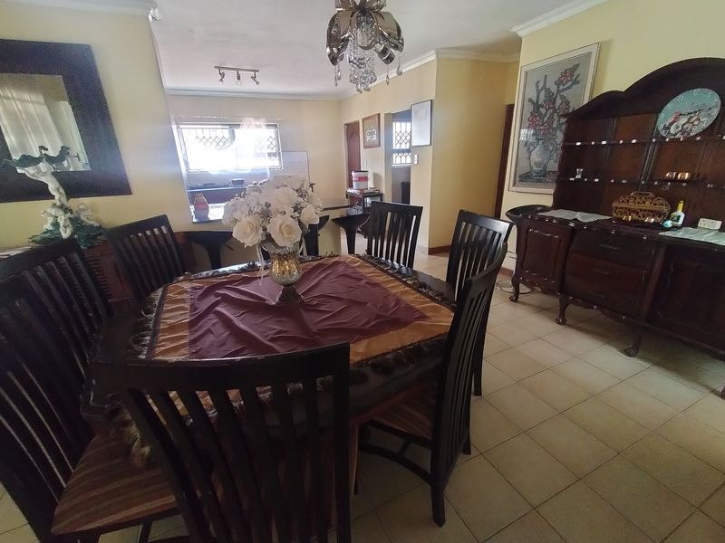 Spacious Family Home with Borehole, Fruit Trees and Excellent Outdoor Living in The Orchards - Photo 4