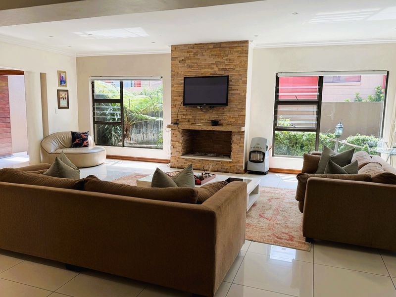 Modern 3 bedroom Cluster for sale in Bedfordview - Photo 5