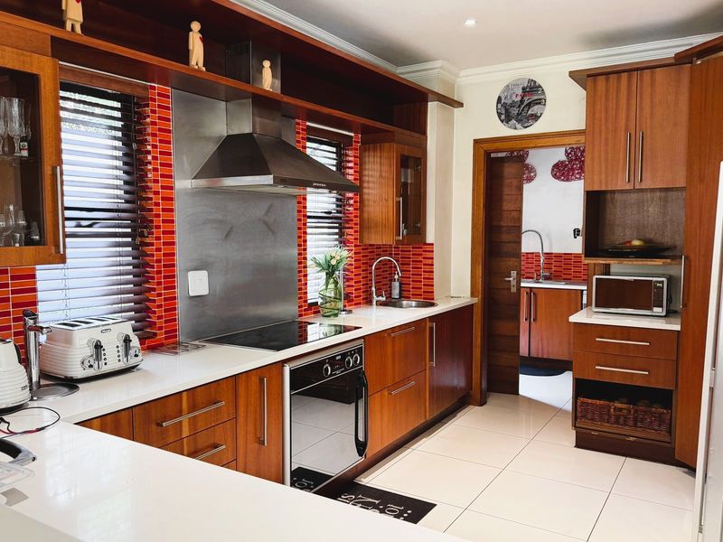 Modern 3 bedroom Cluster for sale in Bedfordview - Photo 8