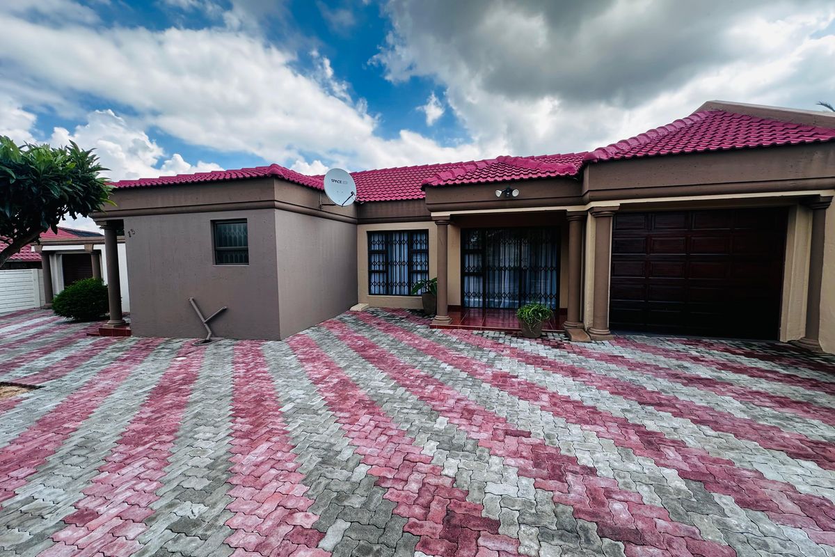 Welcome to this charming 5-bedroom family home, perfectly designed for comfortable living style - Photo 3