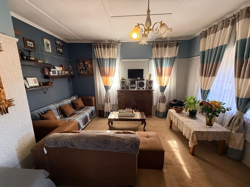 3-Bedroom Home with 2 Flatlets – Strong Investment Potential in Rouxpark - Photo 2