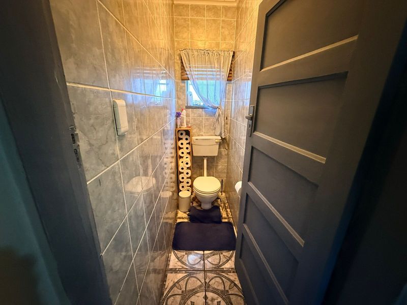 3-Bedroom Home with 2 Flatlets – Strong Investment Potential in Rouxpark - Photo 7