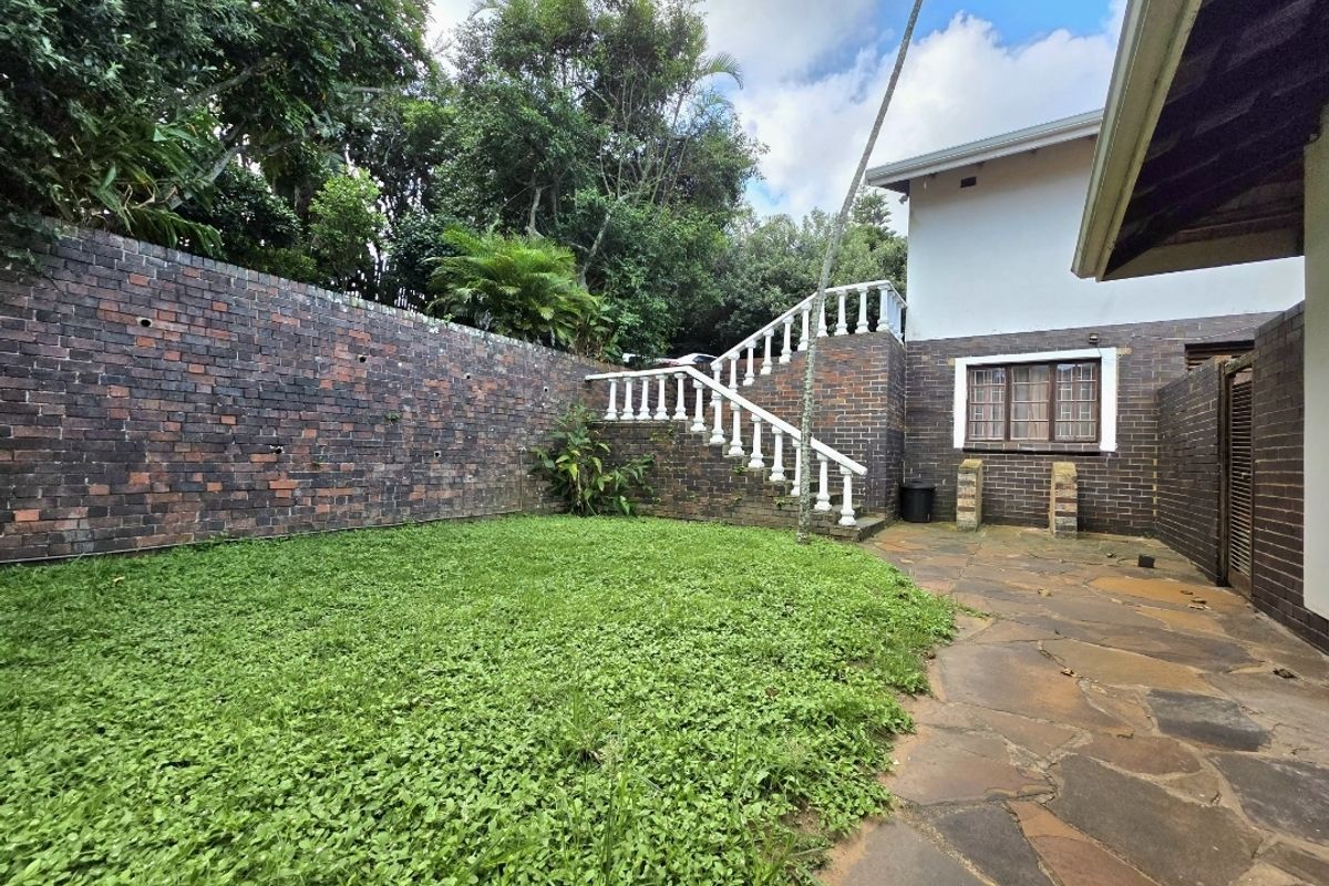 Charming Family Home with Stunning Sea View - Athlone Park - Photo 4