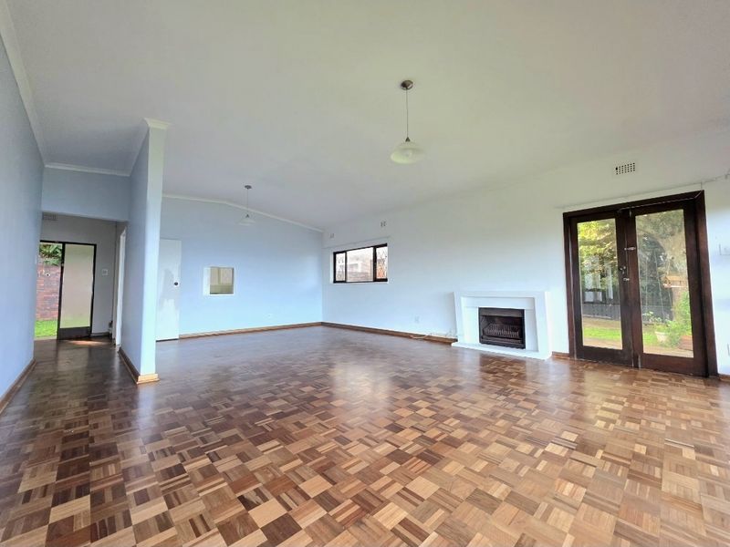 Charming Family Home with Stunning Sea View - Athlone Park - Photo 10