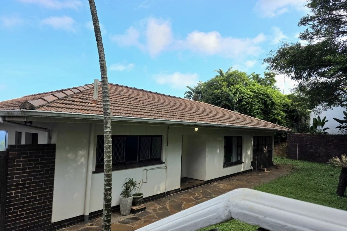 Charming Family Home with Stunning Sea View - Athlone Park - Photo 3