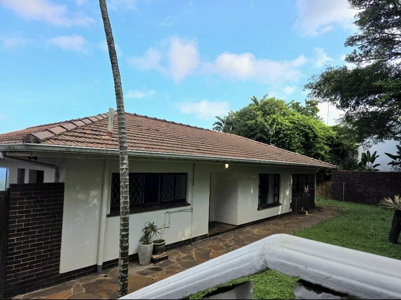 Charming Family Home with Stunning Sea View - Athlone Park - Photo 3