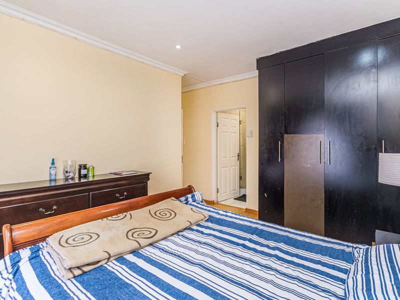 Exquisite Family Home - Photo 10