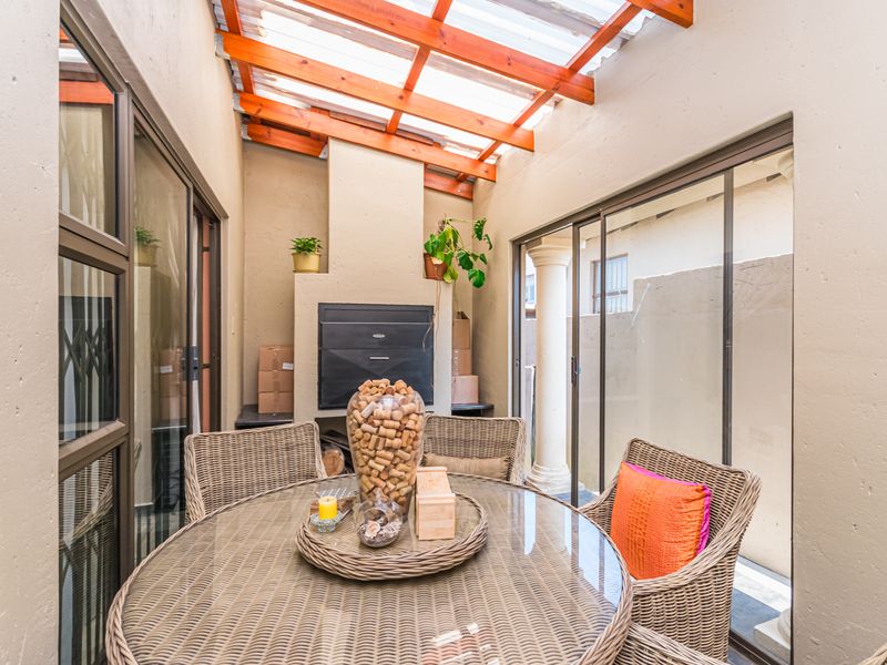 Exquisite Family Home - Photo 6