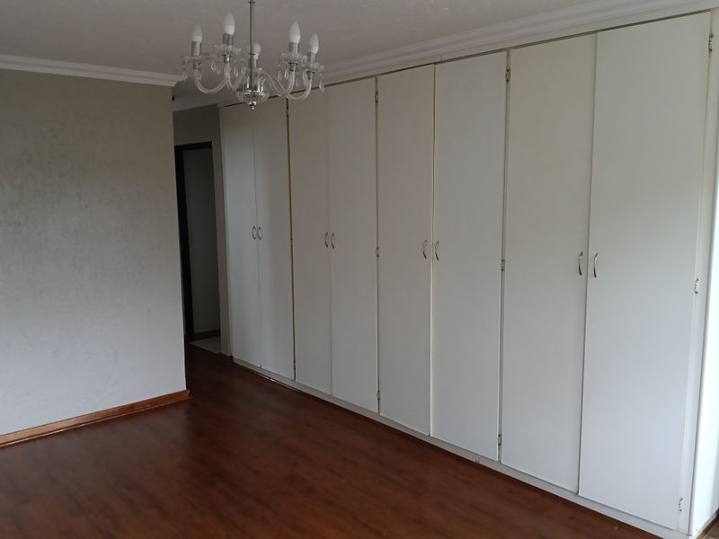 Beautiful And Spacious Unit In Enclosed Suburb - Photo 10