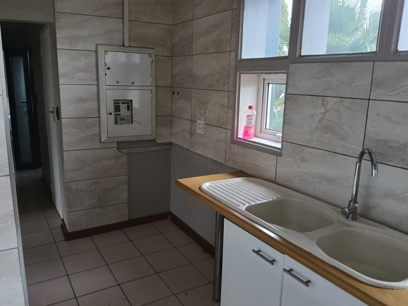 Beautiful And Spacious Unit In Enclosed Suburb - Photo 7