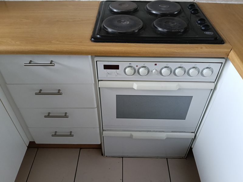 Beautiful And Spacious Unit In Enclosed Suburb - Photo 8