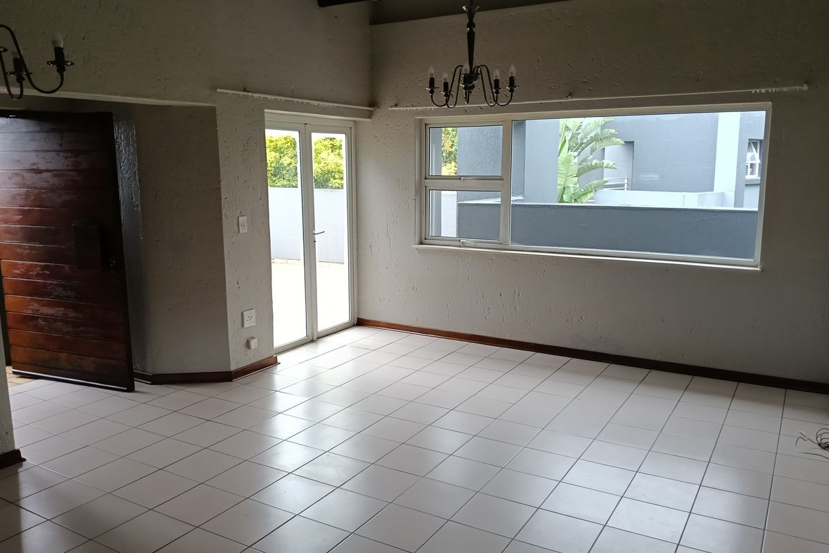 Beautiful And Spacious Unit In Enclosed Suburb - Photo 2