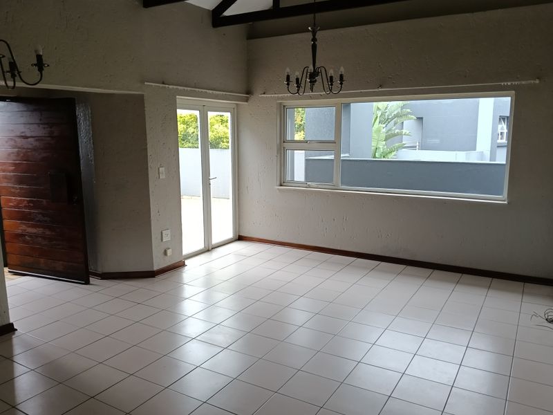 Beautiful And Spacious Unit In Enclosed Suburb - Photo 2