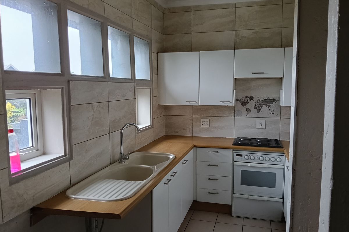 Beautiful And Spacious Unit In Enclosed Suburb - Photo 5