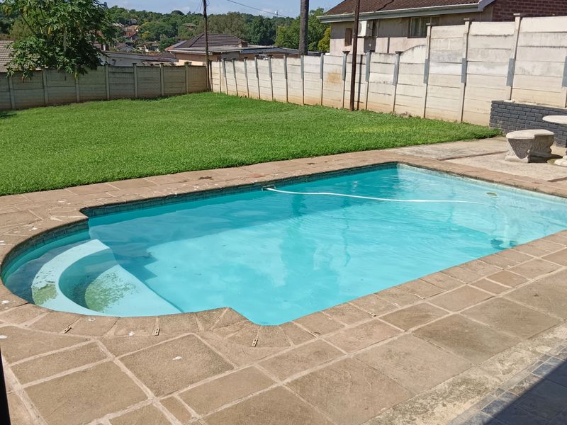 Neat 3-Bed Family Home with Pool & 4-Car Carport – Close to UKZN - Photo 10