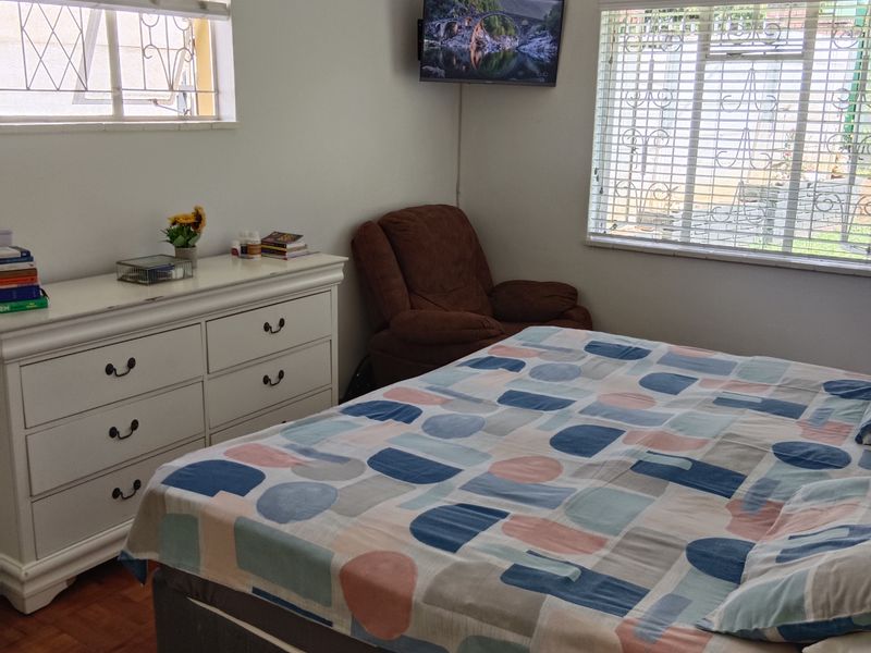 Neat 3-Bed Family Home with Pool & 4-Car Carport – Close to UKZN - Photo 8