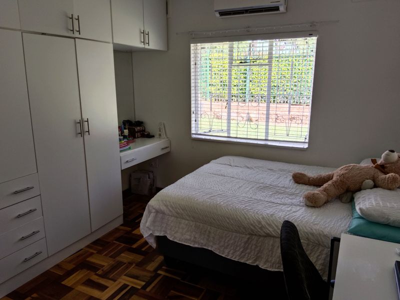 Neat 3-Bed Family Home with Pool & 4-Car Carport – Close to UKZN - Photo 7