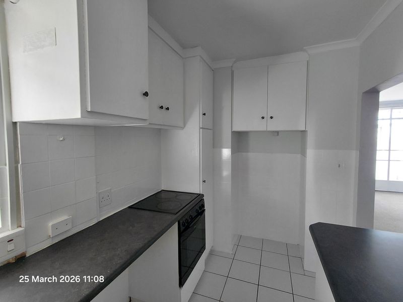 Estoril – Dickens Street, St Georges - Photo 6