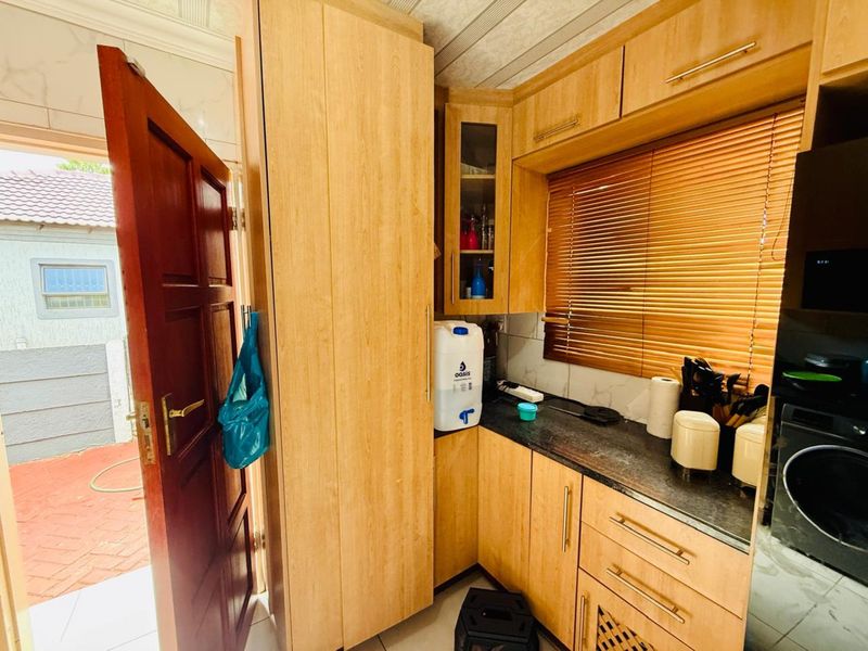 Modern Comfort in the Heart of The Orchards - Photo 2