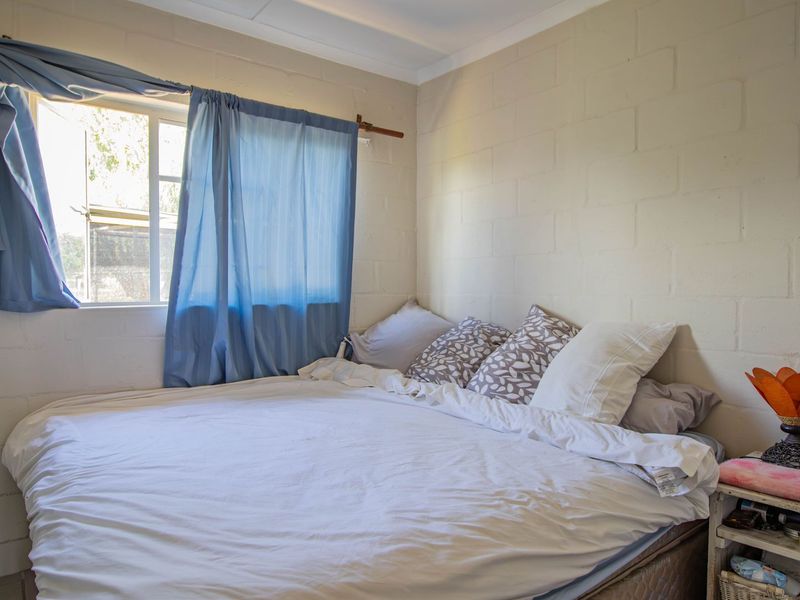 a Bridge Over troubled waters, this newly renovated cottage has one on 1983m2 land. - Photo 6