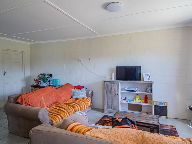 a Bridge Over troubled waters, this newly renovated cottage has one on 1983m2 land. - Photo 3