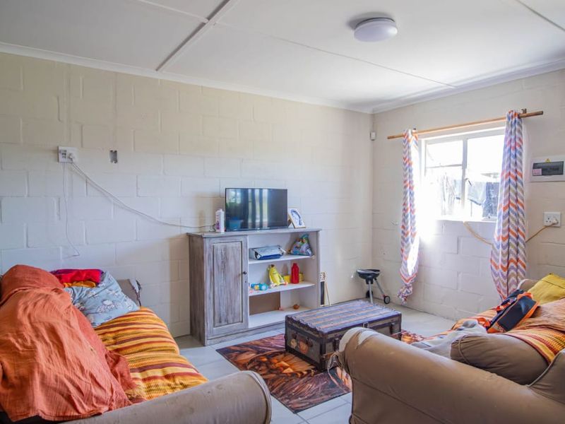 a Bridge Over troubled waters, this newly renovated cottage has one on 1983m2 land. - Photo 4