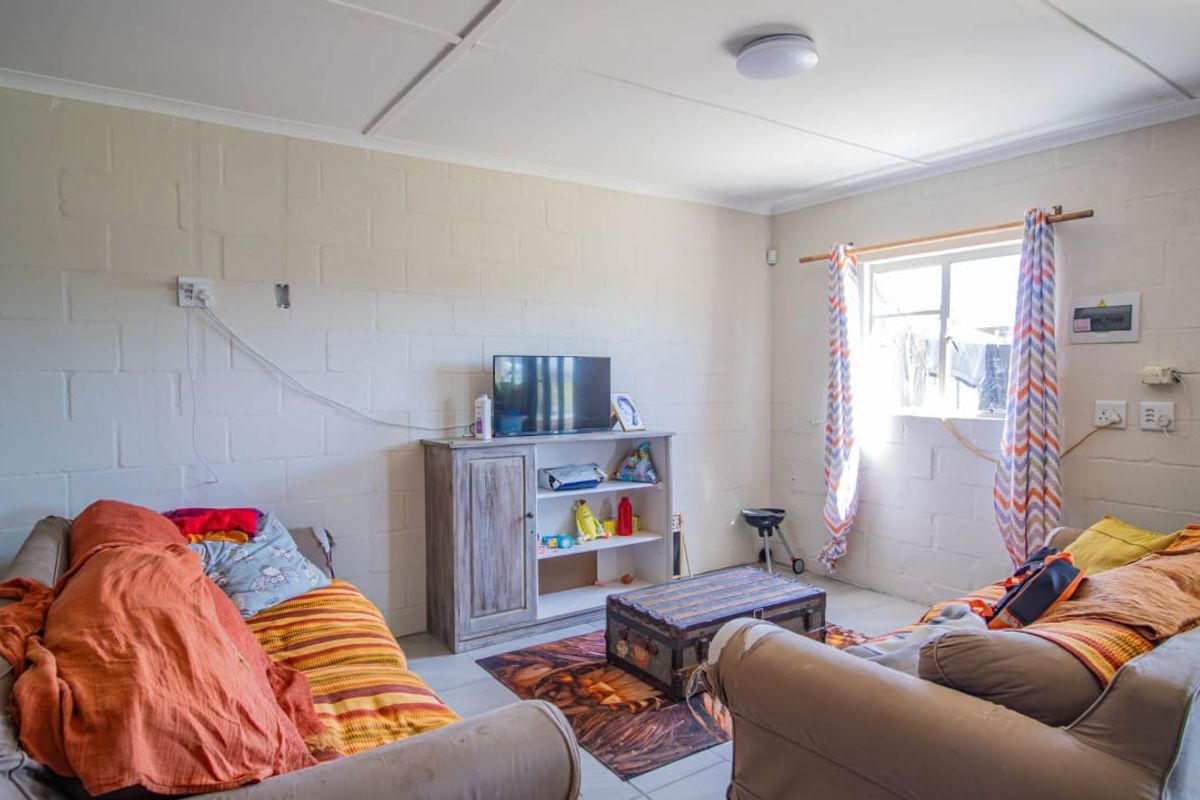 a Bridge Over troubled waters, this newly renovated cottage has one on 1983m2 land. - Photo 4