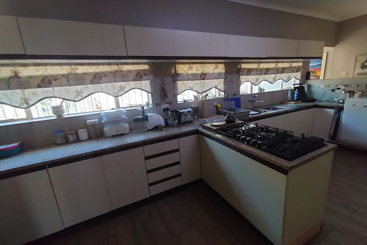 Spacious  Lifestyle Property in Pretoria North – Fully Furnished, Secure and Move-In Ready - Photo 5