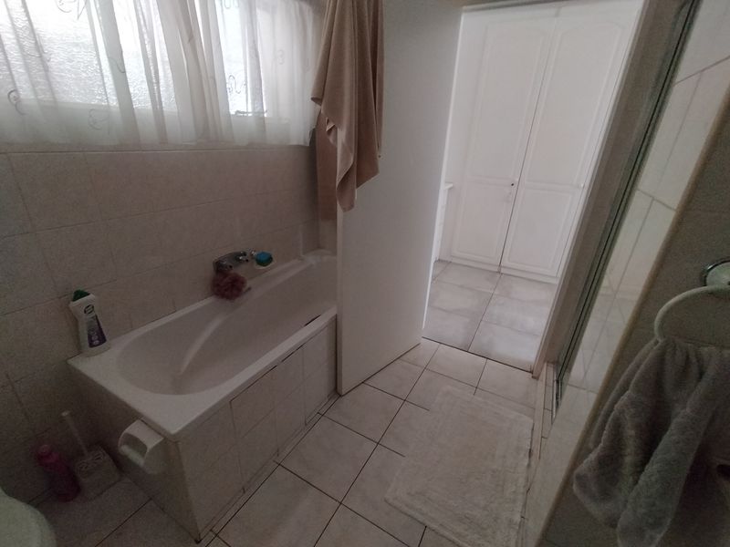 Spacious  Lifestyle Property in Pretoria North – Fully Furnished, Secure and Move-In Ready - Photo 9