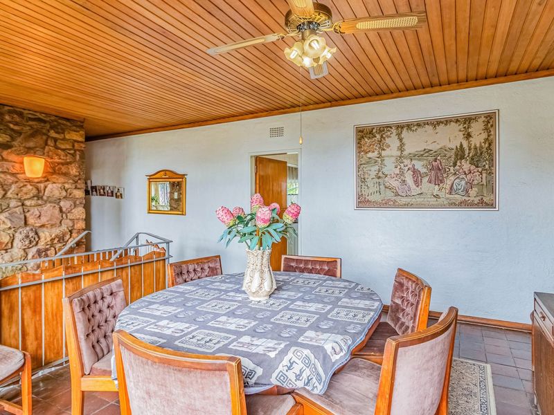 Split-Level Splendour in an exclusive Bedfordview enclosure - Photo 10