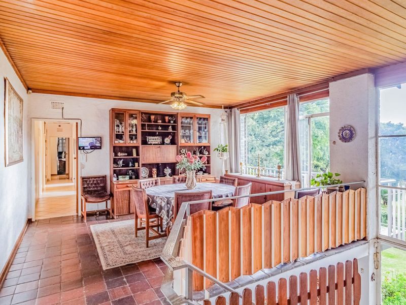 Split-Level Splendour in an exclusive Bedfordview enclosure - Photo 8