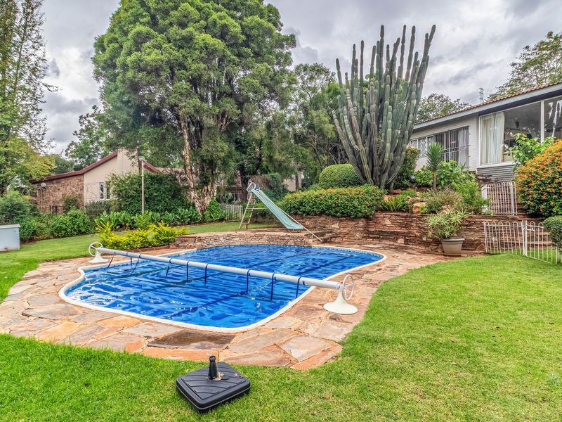 Split-Level Splendour in an exclusive Bedfordview enclosure - Photo 6