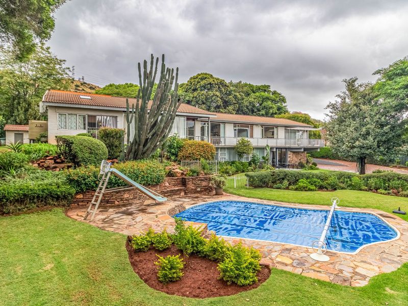 Split-Level Splendour in an exclusive Bedfordview enclosure - Photo 7