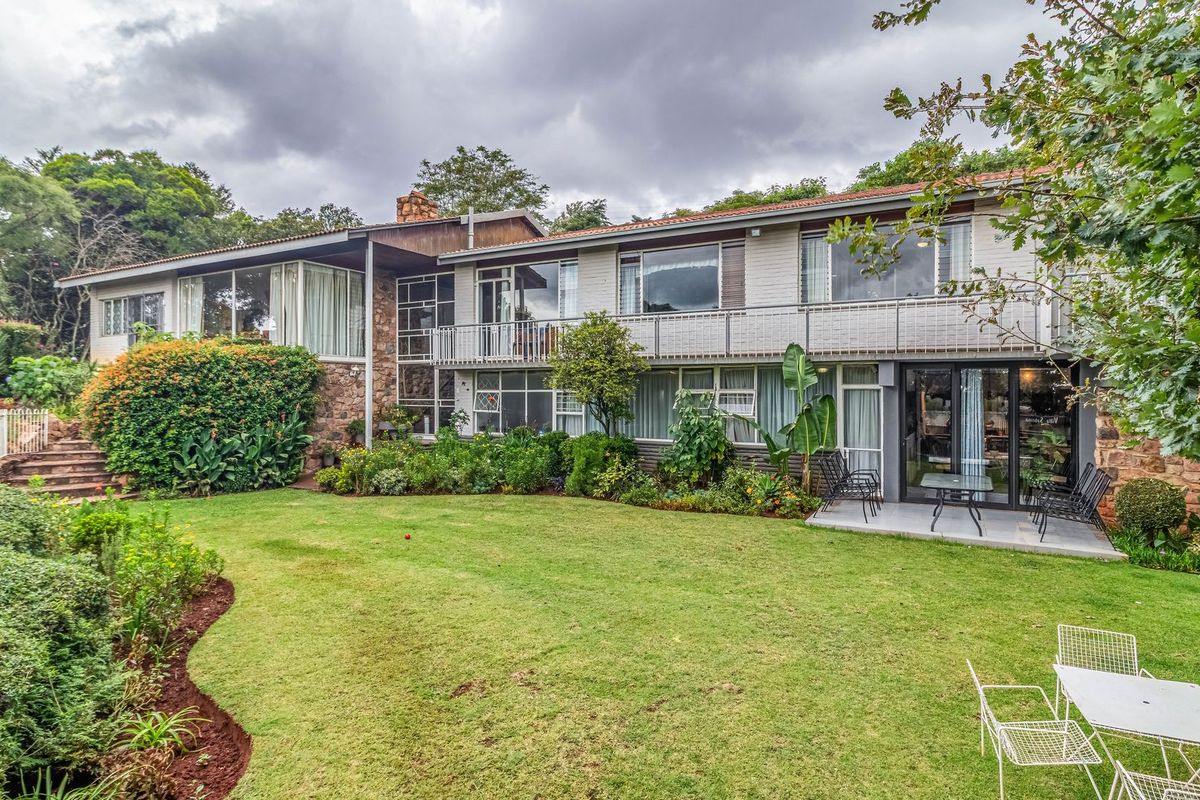 Split-Level Splendour in an exclusive Bedfordview enclosure - Photo 5