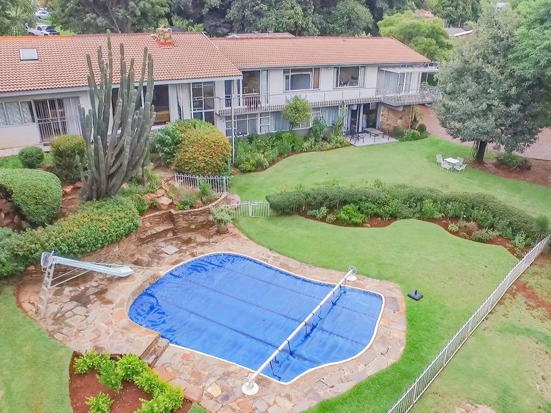 Split-Level Splendour in an exclusive Bedfordview enclosure - Photo 1