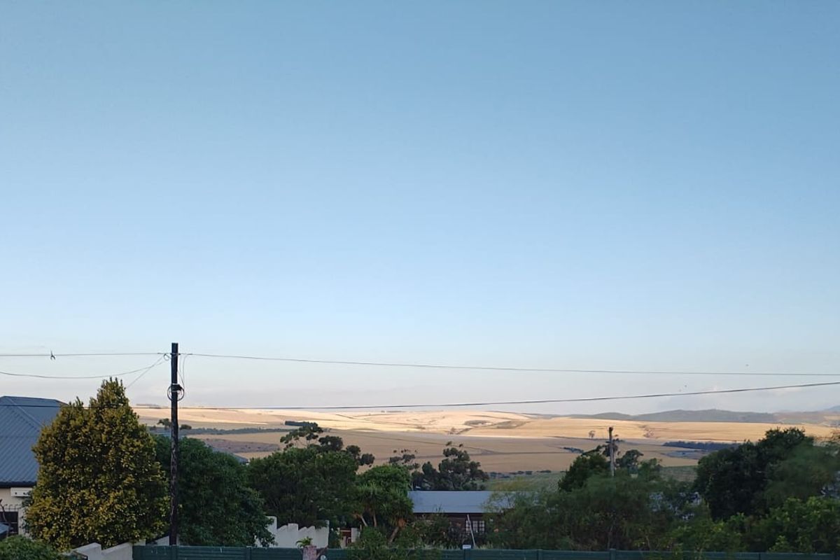 Good address, gentle slope plot, incredible sunrises - Photo 3