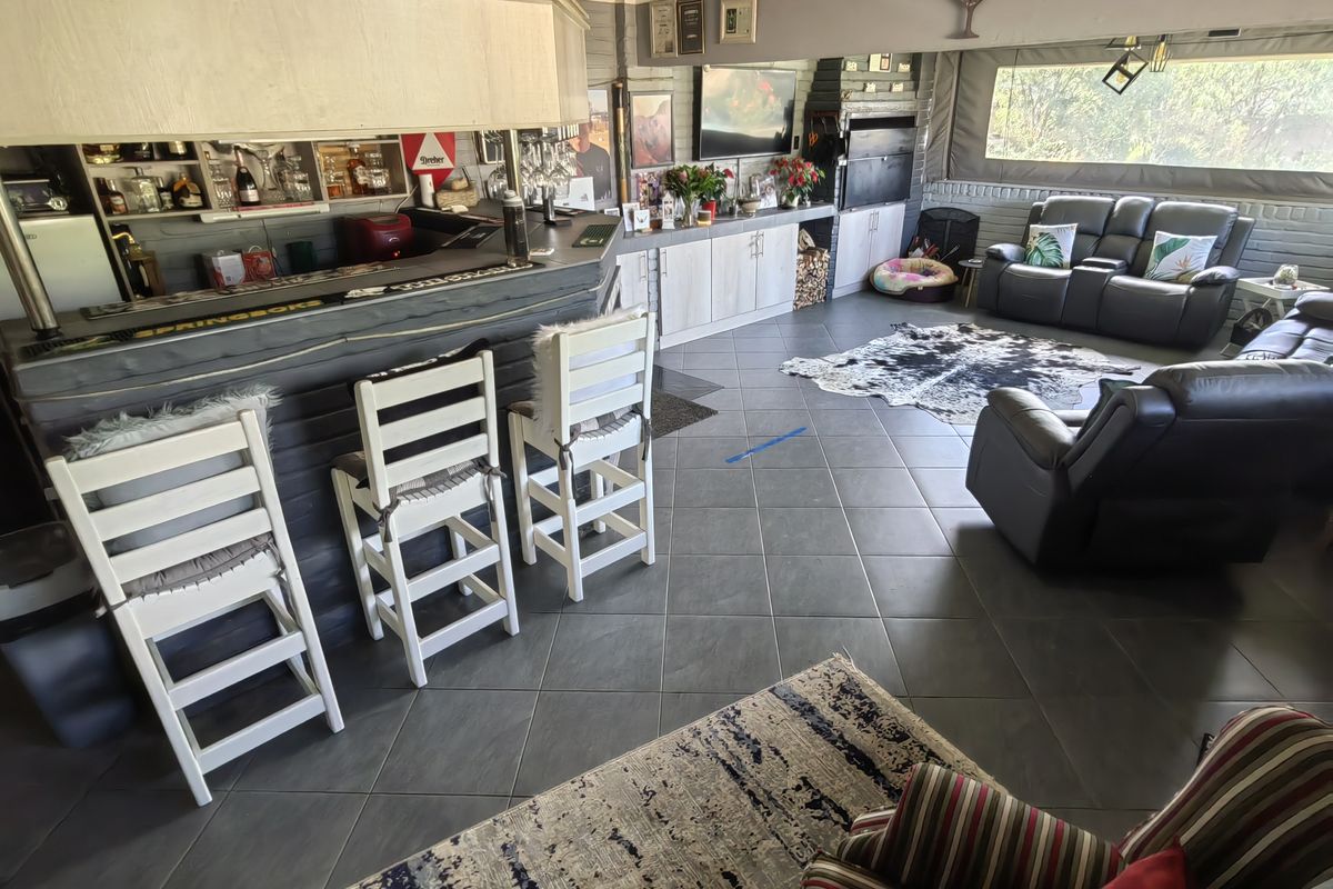 For the entertainer. Perfect blend of comfort and elegance beautiful lapa and swimming pool - Photo 2