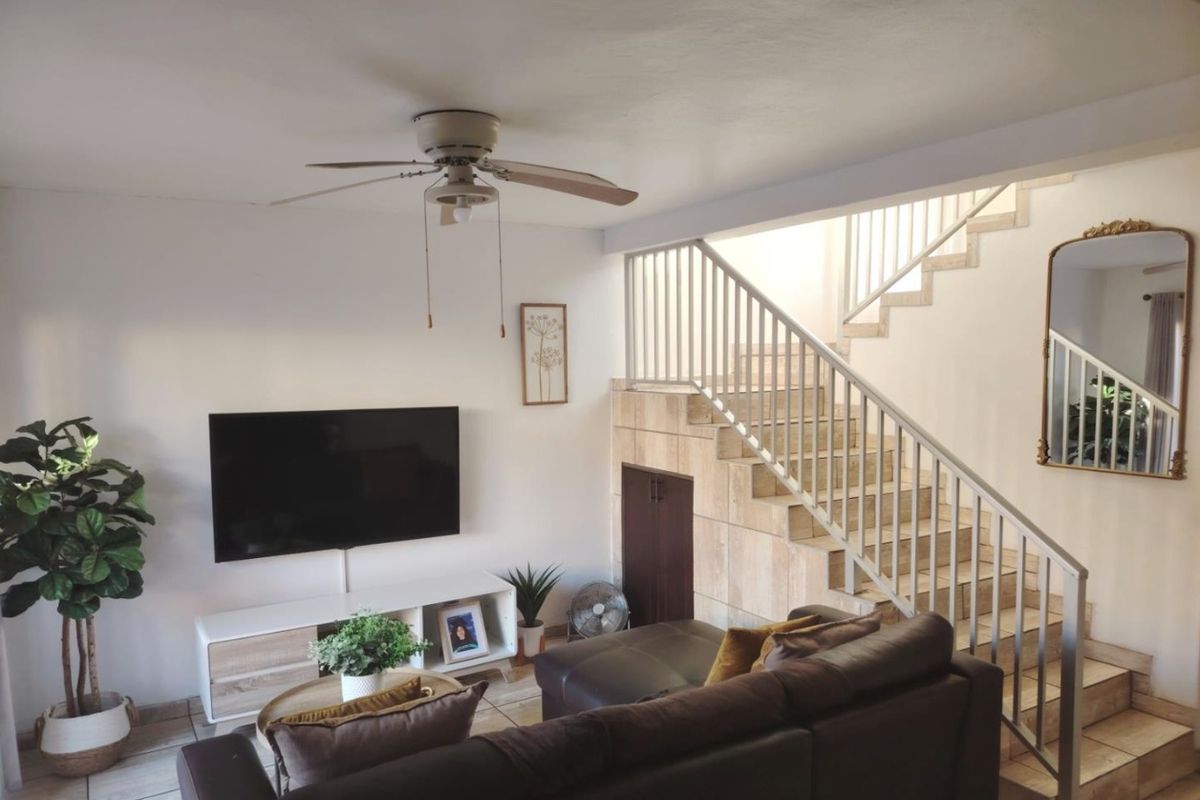 Charming 1-Bedroom Townhouse in the Heart of Meerensee - Photo 4