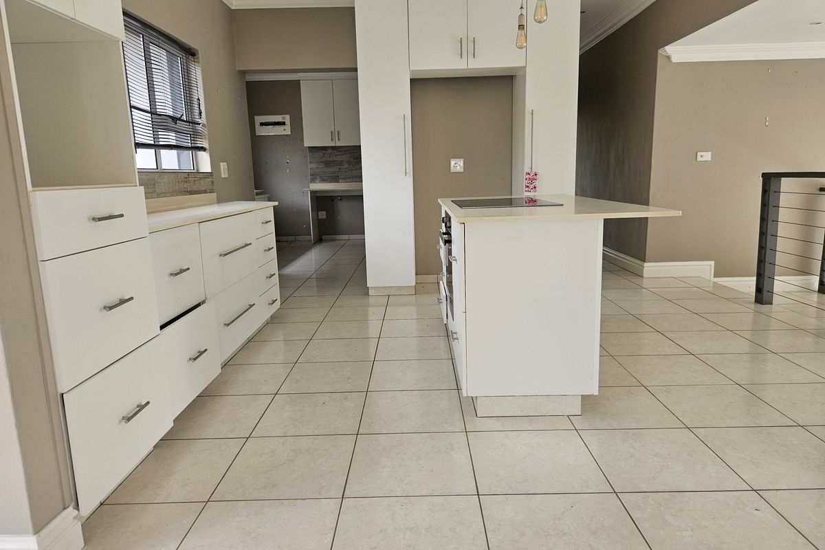 Modern Estate Home with Private Pool - Photo 4