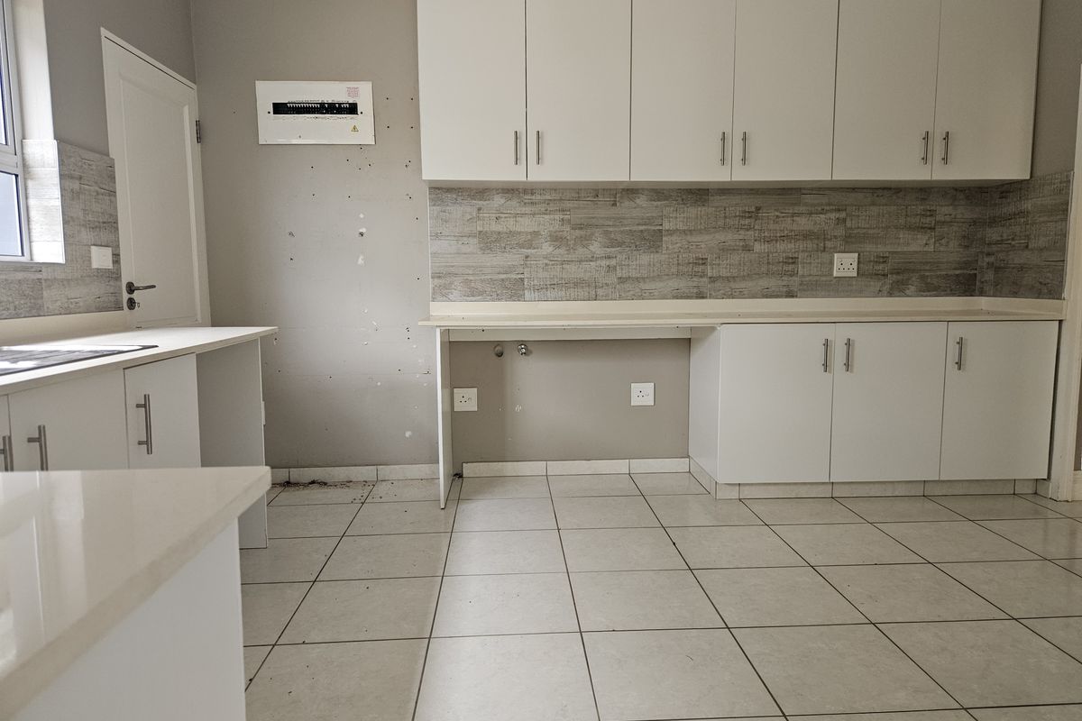 Modern Estate Home with Private Pool - Photo 5