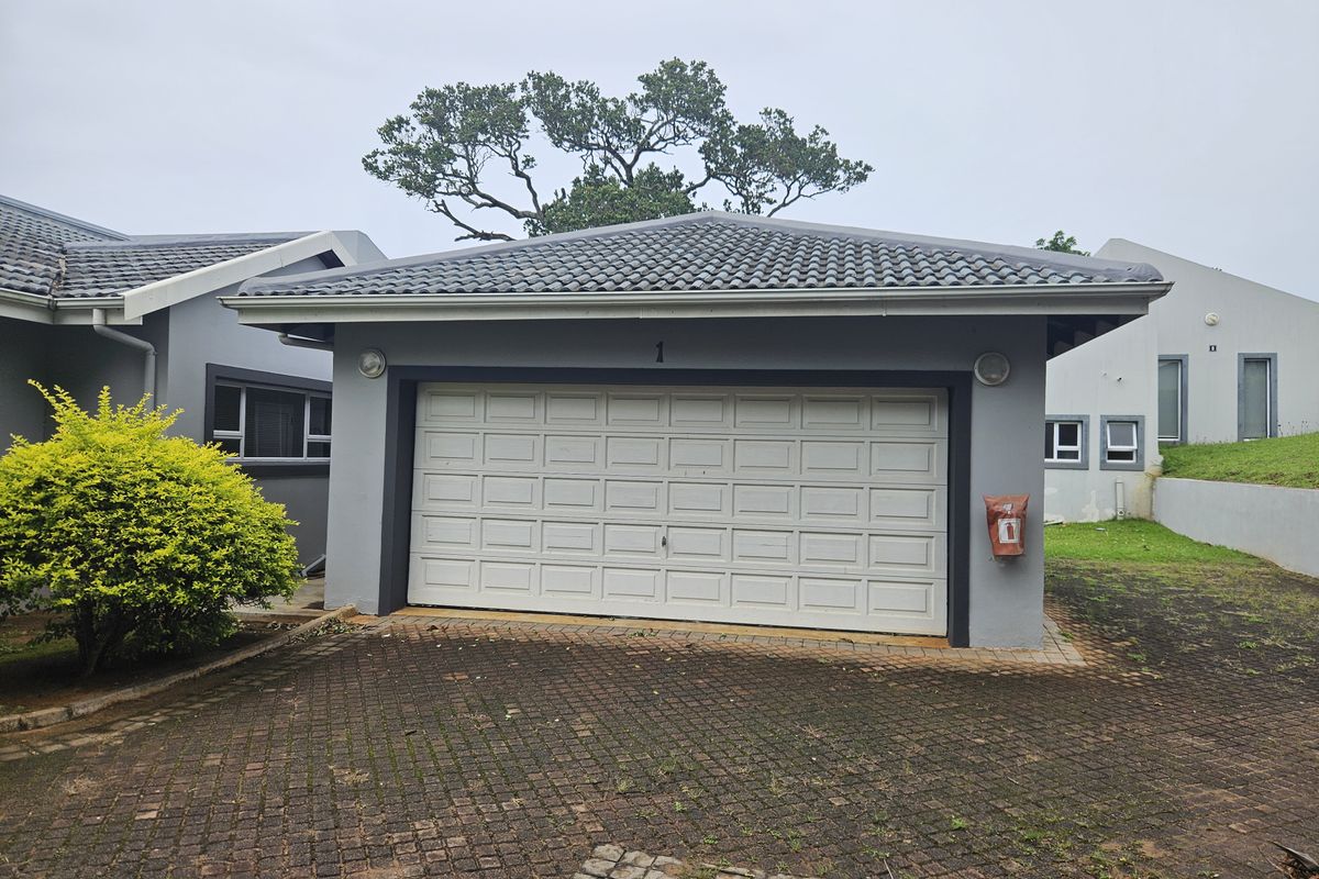 Stylish Estate Home With Private pool - Photo 2