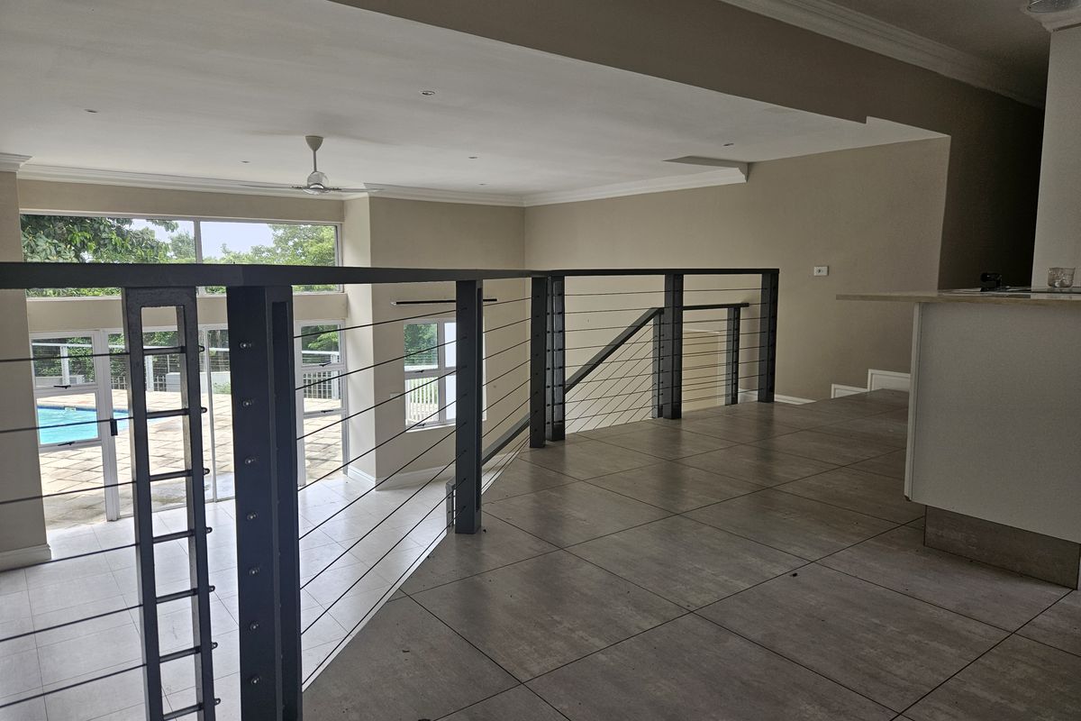 Stylish Estate Home With Private pool - Photo 5