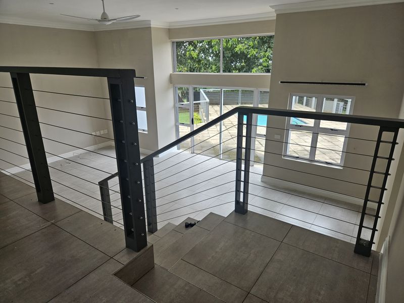 Stylish Estate Home With Private pool - Photo 9