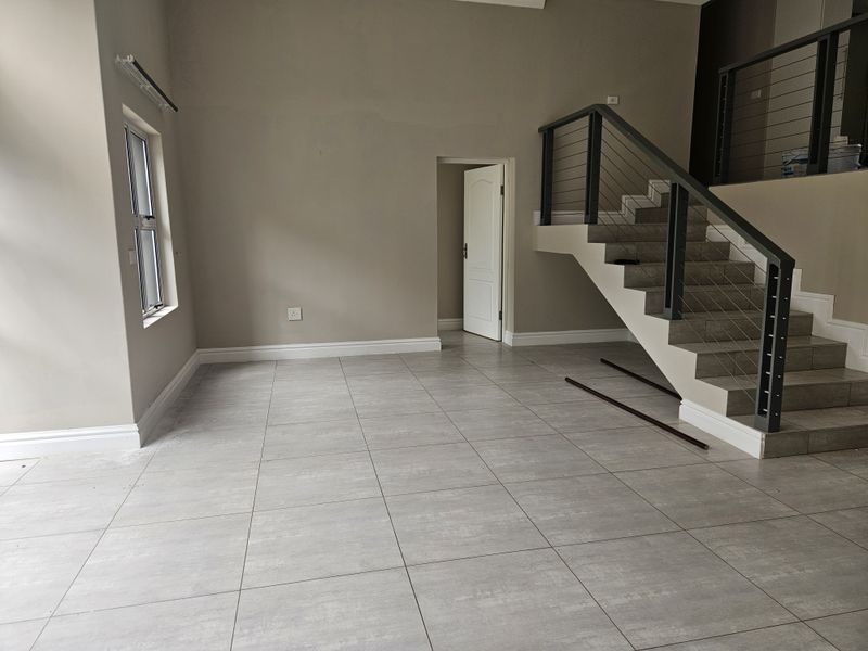 Stylish Estate Home With Private pool - Photo 8