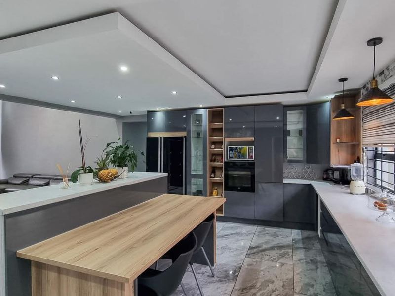 Designed for refined family living! - Photo 5