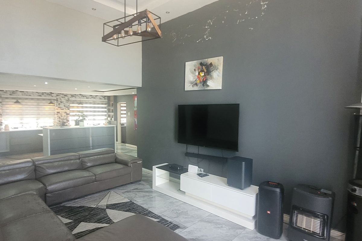 Designed for refined family living! - Photo 3