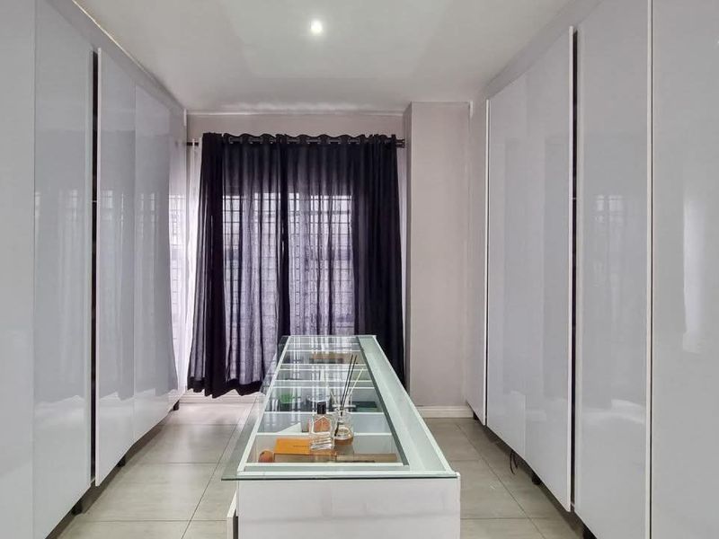 Designed for refined family living! - Photo 10