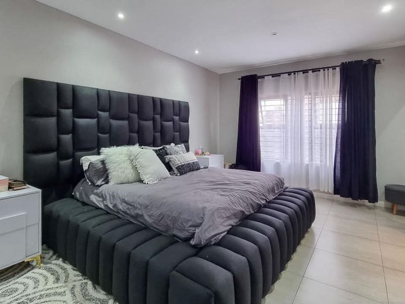 Designed for refined family living! - Photo 9