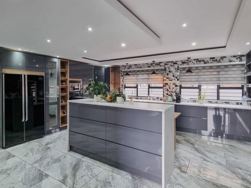 Designed for refined family living! - Photo 6