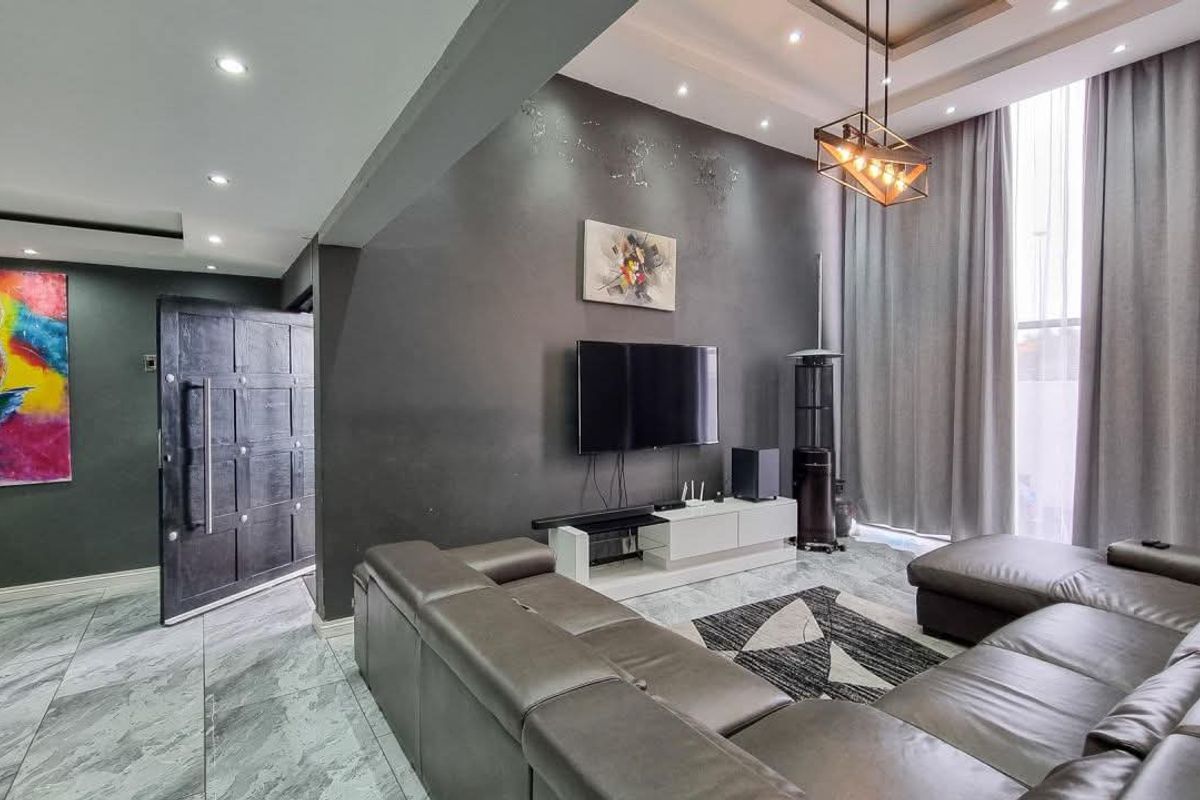 Designed for refined family living! - Photo 4